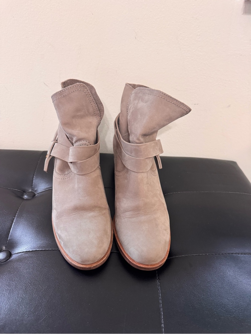 UGG Elora Boots Size 8 - Picture 12 of 13